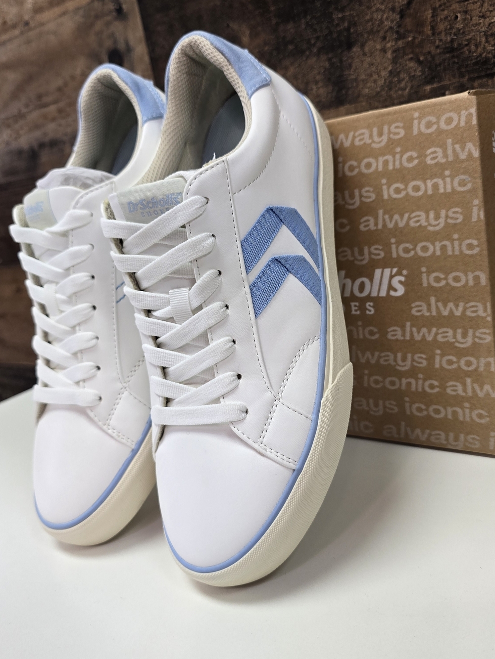 Dr. Scholl's Womens White Sneakers with Light Blue Accents Size 8
